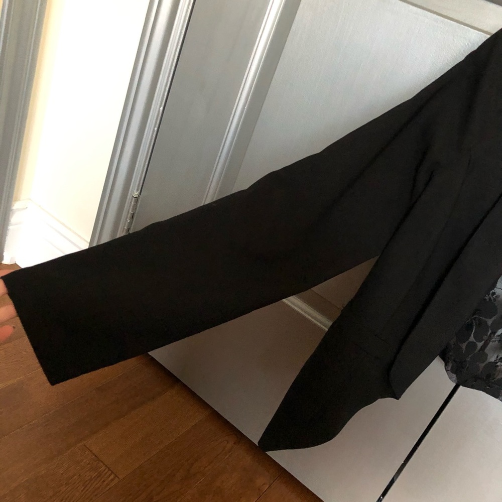 Floral lace back blazer - Picture 2 of 6